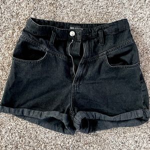 Size 8 Zara high-waisted black shorts